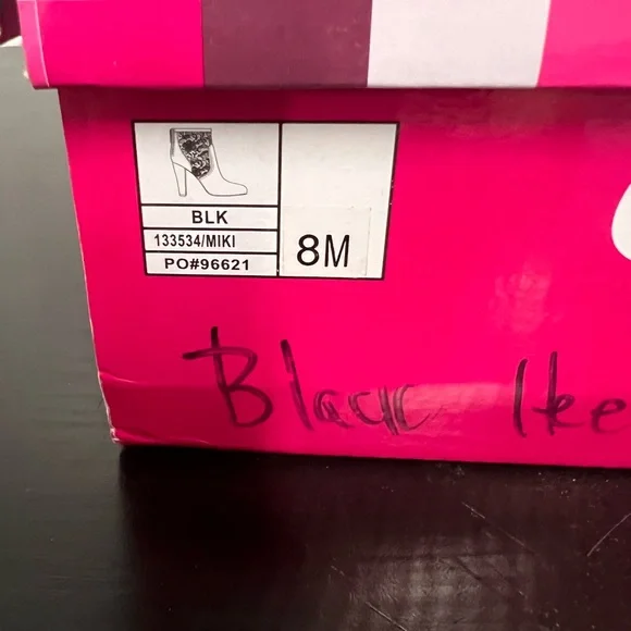 Black laced booties - Picture 4 of 4